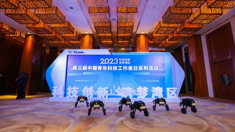 数据仓库报表开发：技术选型的关键考量**